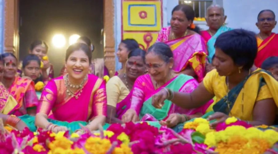 బతుకమ్మ పండుగ వేళ సింగర్ మంగ్లీ కొత్త పాట రికార్డ్.. యూట్యూబ్‌లో దూసుకుపోతున్న సాంగ్!