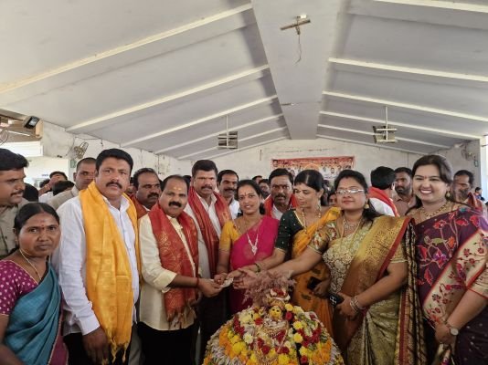 తెలంగాణ ఆత్మగౌరవానికి ప్రతీక బతుకమ్మ…..