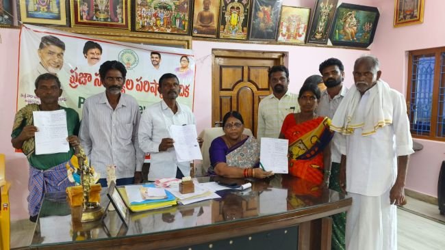 ఎమ్మెల్యే క్యాంప్ కార్యాలయంలో ప్రజాదర్బార్