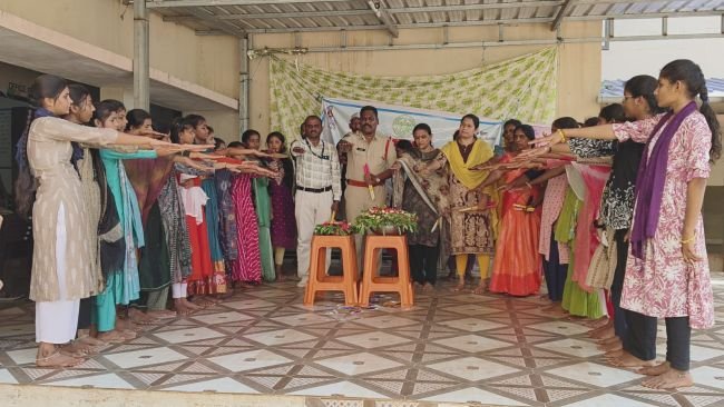 బాలికల హక్కులకు భరోసా  - బాల్య వివాహాల నిర్మూలనకు పిలుపు    ---అంతర్జాతీయ బాలిక దినోత్సవం సందర్భంగా షీ టీం ఇన్స్పెక్టర్ శ్రీనివాస్