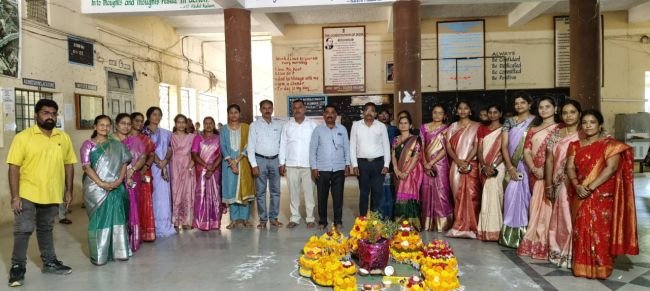 డిగ్రీ కళాశాలలో అంబరాన్నంటిన బతుకమ్మ సంబరాలు