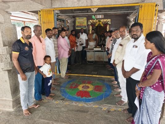 మామిడిపల్లిలో బాలాజీ ఆలయంలో పూజా సామాగ్రి వేలంపాట 