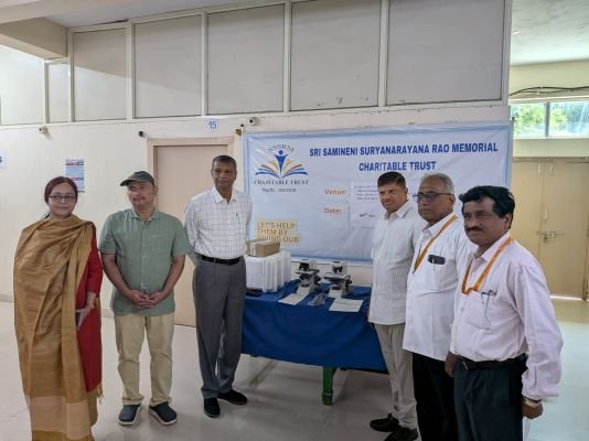 ఏయూ హెల్త్ సెంటర్‌కు రూ 2.84 లక్షల విలువైన వైద్య పరికరాల విరాళం