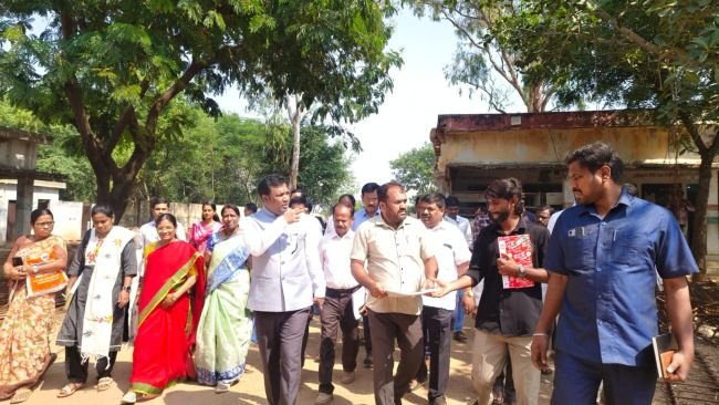 పాఠశాల పనులు వేగవంతం చేయాలి 