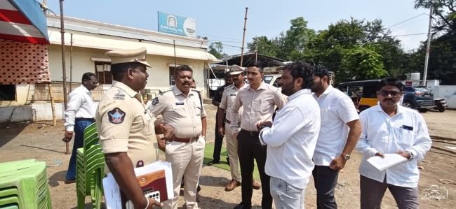 శ్రీ కోటదుర్గమ్మ దసరా నవరాత్రి ఉత్సవాల ఏర్పాట్లపై సబ్-కలెక్టర్ సమీక్ష