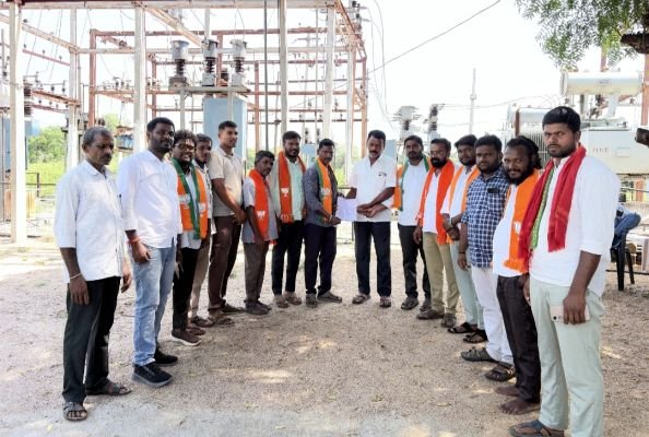 రైతుల కరెంటు కష్టాలను తీర్చాలి 