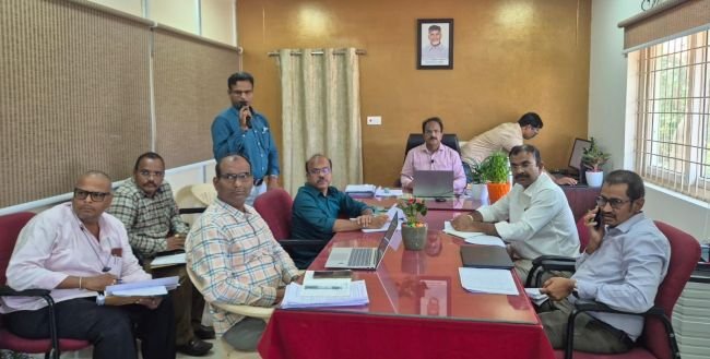 పార్వతీపురం మన్యం సర్కిల్‌లో ఏపీఈపీడీసీఎల్ అధికారుల సమీక్షా సమావేశం