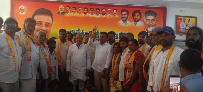 తెలుగుదేశం పార్టీలో చేరిన  అలసాపురం గ్రామస్తులు: