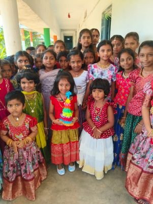 ప్రగతి విద్యాలయంలో ముందస్తు బతుకమ్మ సంబరాలు