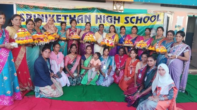 శ్రీ నికేతన్ హై స్కూల్ లో బతుకమ్మ సంబరాలు
