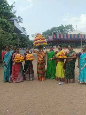 కొందుర్గు ప్రభుత్వ ఉన్నత పాఠశాలలో బతుకమ్మ సంబరాలు