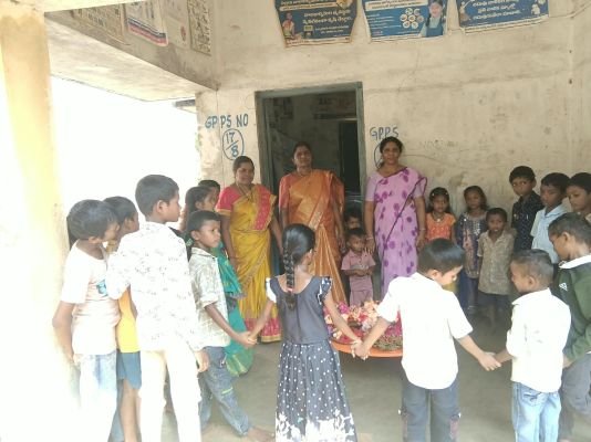 జడ్.వీరభద్రపురం పాఠశాలలో ఘనంగా బతుకమ్మ సంబురాలు