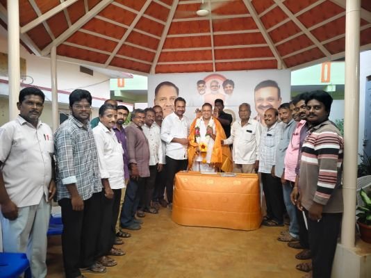 ఎమ్మెల్యేను సత్కరించిన లంకమ్మ ప్రసాద్
