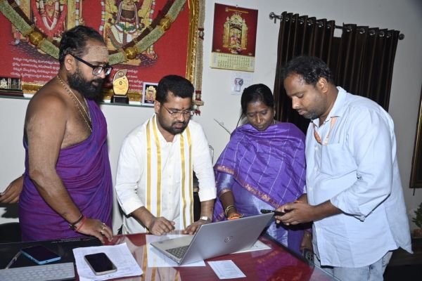 దసరా ఉత్సవాల్లో భక్తులకు