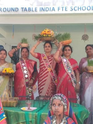 శంకర్పల్లి ప్రాథమిక పాఠశాలలో … బంజారా తిమడ్ బతుకమ్మ సంబరాలు.