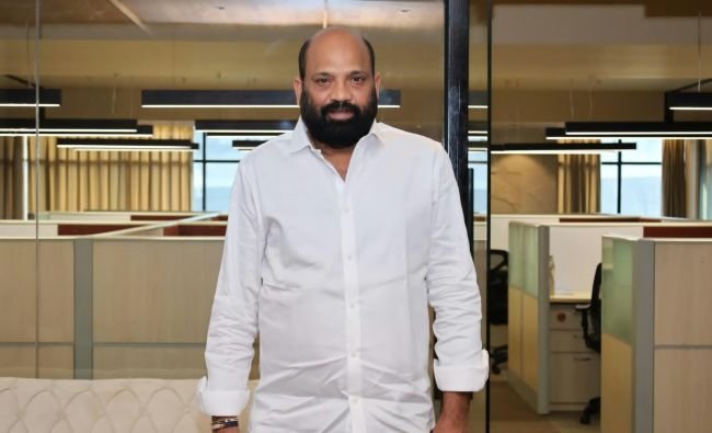 దసరా ఉత్సవాల నేపథ్యంలో గన్నవరం డిపో నుంచి అదనపు బస్సులు ఏర్పాటు చేయాలి.  విప్, ఎమ్మెల్యే యార్లగడ్డ.