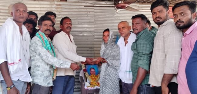 డ్రైవర్ శీను కుటుంబానికి టియుసిఐ ఆర్థిక సాయం