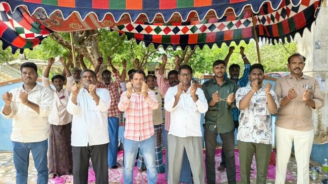 సంగంలో 24వ రోజుకు చేరిన వీఆర్ఏల ధర్నా...