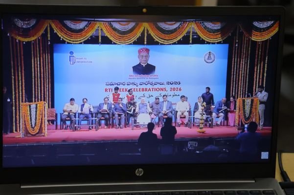 సమాచార హక్కు దరఖాస్తులకు గడువులోగా సమాధానాలు ఇవ్వాలి
