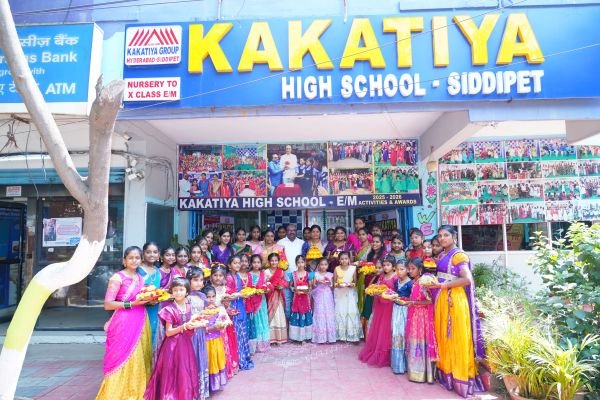 కాకతీయ టెక్నో హైస్కూల్‌లో ఘనంగా ముందస్తు బతుకమ్మ సంబరాలు