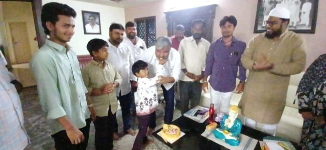 షామీర్ పర్వీన్ తాజ్ కుమారుని ఆశీర్వదించిన చల్లా!