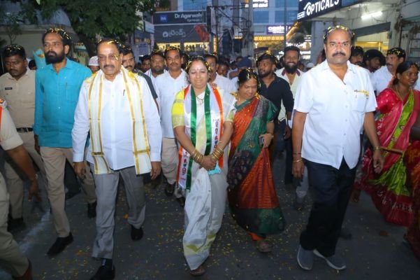 నగరంలో మౌళిక సదుపాయాల కల్పనకు ప్రత్యేక ప్రాధాన్యత... రాష్ట్ర వ్యవసాయ, మార్కెటింగ్, సహకార చేనేత జౌళి శాఖల మంత్రి వర్యులు తుమ్మల నాగేశ్వరరావు