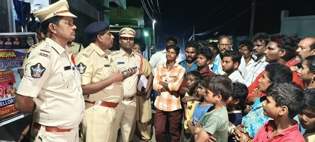 ఆత్మకూరులో పోలీసుల కార్డన్ అండ్ సెర్చ్ --పత్రాలు లేని 20 స్కూటర్లు, నాలుగు ఆటోలు స్వాధీనం