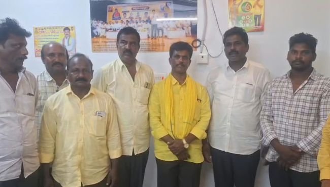 టీడీపీ నేతల రాజీనామాలపై అసత్య ప్రచారాలు మానుకోవాలి