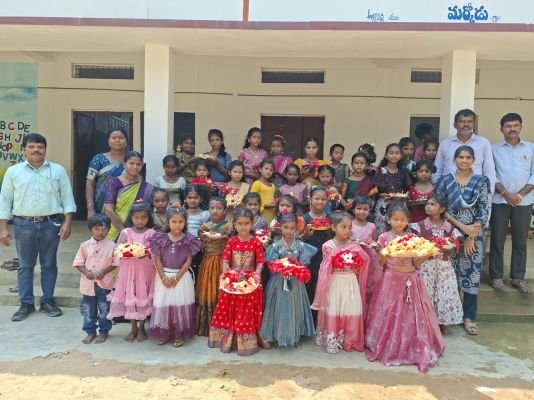 పాఠశాలలో ఎంగిలిపూల బతుకమ్మ వేడుకలు