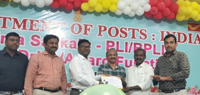 .ఉత్తమ పోస్ట్ మాస్టర్‌గా నారపాము దుర్గారావుకు పురస్కారంశుభాకాంక్షలు తెలిపిన మేము సైతం మిత్ర బృందం 