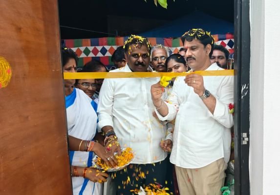 ఇంకొల్లు సభలో రెవెన్యూ మంత్రి అనగాని సత్యప్రసాద్ •ఇంకొల్లు, నాగండ్ల, పావులూరులో రూ.25 కోట్ల అభివృద్ధి పనులకు ప్రారంభోత్సవాలు •అభివృద్ధికి తొలి ప్రాధాన్యం... ఎమ్మెల్యే ఏలూరి