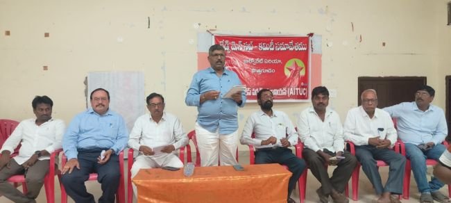 ట్రేడ్స్‌మెన్ సమస్యలు పరిష్కరించాలి- ఏఐటీయూసీ