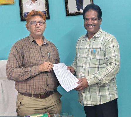 జిల్లా విద్యా శాఖ అధికారిని కలిసిన సోమిరెడ్డి రాజు!