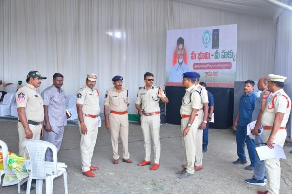 కట్టుదిట్టమైన భద్రతా ఏర్పాట్ల మధ్య ప్రశాంతంగా  ముఖ్యమంత్రి పర్యటన: