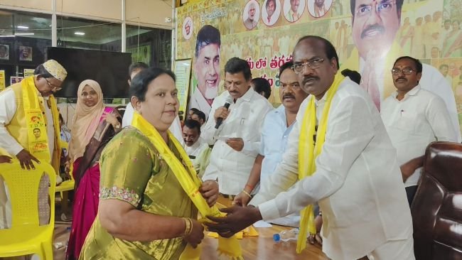ముస్లిం మైనార్టీలకు రెండు నామినేటెడ్ పదవులు  -- ఎమ్మెల్యే బడేటి చంటి హామీ    