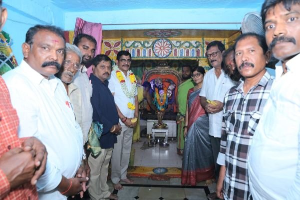 ఎమ్మెల్యే అశోక్‌రెడ్డి జన్మదినం సందర్భంగా అభయ ఆంజనేయ స్వామి ఆలయంలో ప్రత్యేక పూజలు