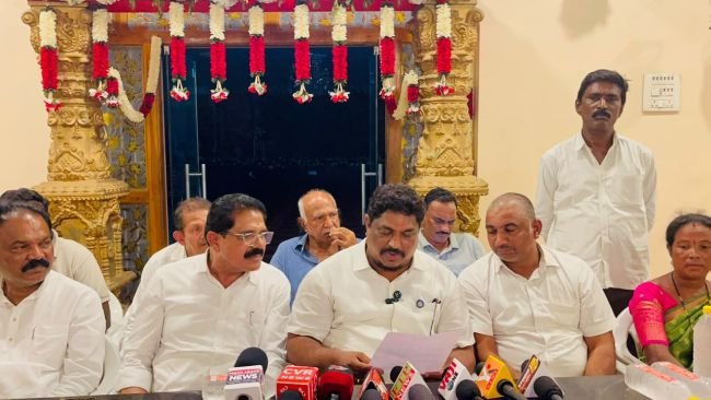 వైసీపీకి వేపాడ మండలం మాజీ ఎంపీపీ దొగ్గ సత్యవంతుడు, వైస్ ఎంపీపీ ముత్యాలమ్మ రాజీనామా
