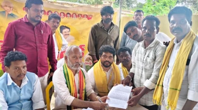 విడిపోతే పడిపోతాం-కలిసి నడిస్తే నిలబడతాం!  కార్యకర్తలకు దొన్నుదొర దిశానిర్దేశం