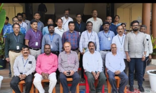 స్వర్ణాంధ్ర కాలేజి ని సందర్శించిన నాక్ ఈసీ కమిటీ చైర్మన్ ఆచార్య నాగేశ్వరరావు 