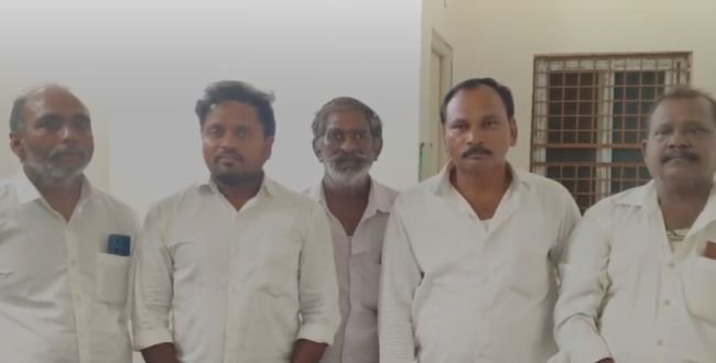నకరికల్లులో వైసీపీ కార్యకర్తలకు ఐడి కార్డులు పంపిణీ