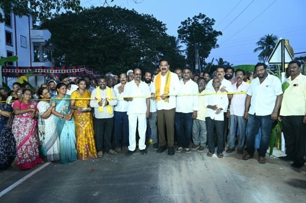 గ్రామీణ రహదారుల అభివృద్ధికి పెద్దపీట : పెనమలూరు ఎమ్మెల్యే బోడే ప్రసాద్
