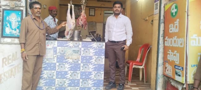మాంసం దుకాణాల్లో తనిఖీలు..   - నిబంధనలు ఉల్లంఘించిన దుకాణం సీజ్‌