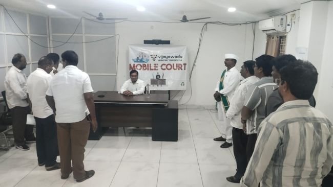 మొబైల్‌ కోర్టులో 14 కేసులు.. రూ.3,810 జరిమానా 