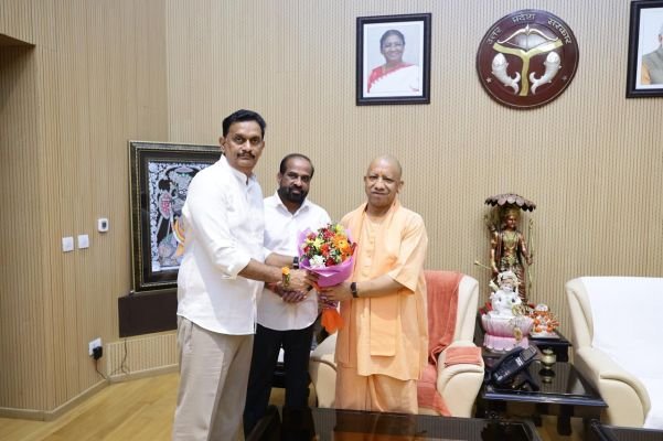 దసరా ఉత్సవాలకు యోగి, ఓం బిర్లాకు ఆహ్వానం