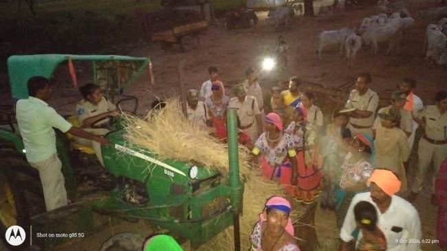 ట్రాక్టర్ డోజర్ స్వాధీనానికి వెళ్లిన అటవీ అధికారులు…అడ్డుకున్న గిరిజనులు...