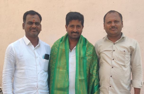 సర్పంచ్ సుంకె ప్రసాద్‌ జన్మదినం  సందర్భంగా ఘనసత్కారం*