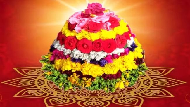 తెలంగాణలో ఘనంగా ఎంగిలిపూల బతుకమ్మ వేడుకలు ప్రారంభం