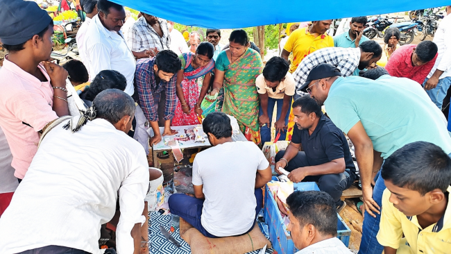 పెద్దల అమావాస్య.. మాంసం మార్కెట్‌ కిటకిట!