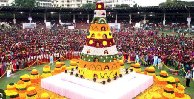 హైదరాబాద్ దసరా హంగామా: గల్లీ నుండి మాల్స్ దాకా