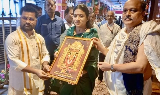 సుస్మిత కొణిదల అమ్మవారి దర్శనం